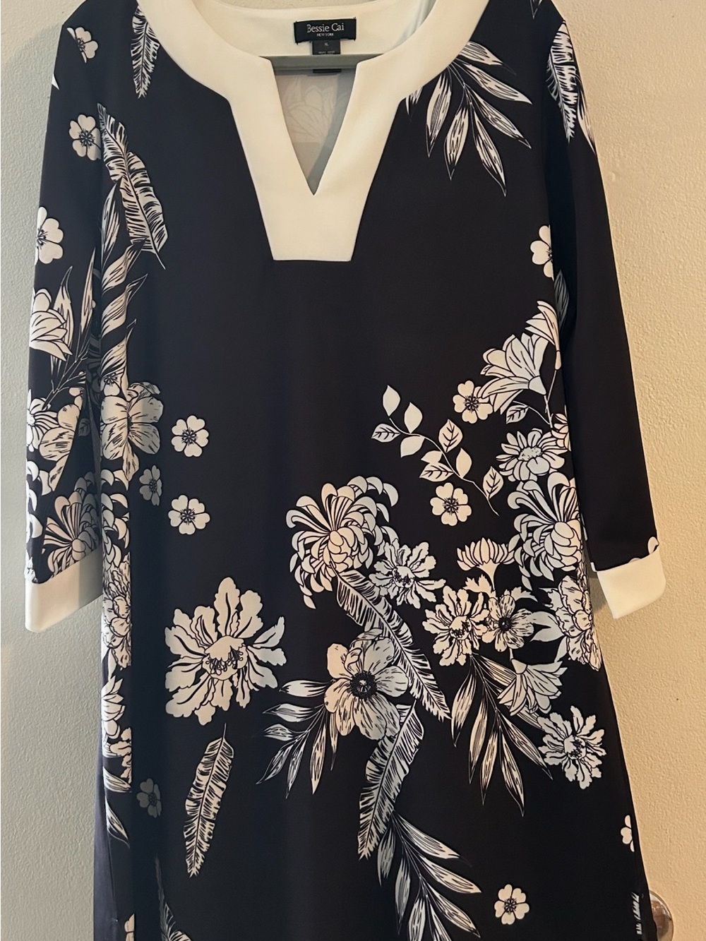 Black & White Floral Notch-Neck Tunic